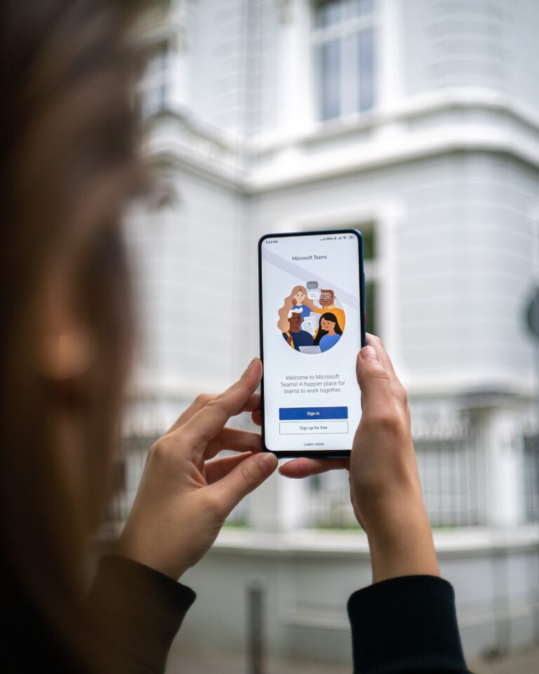 mika baumeister ik4J32DUyI unsplash